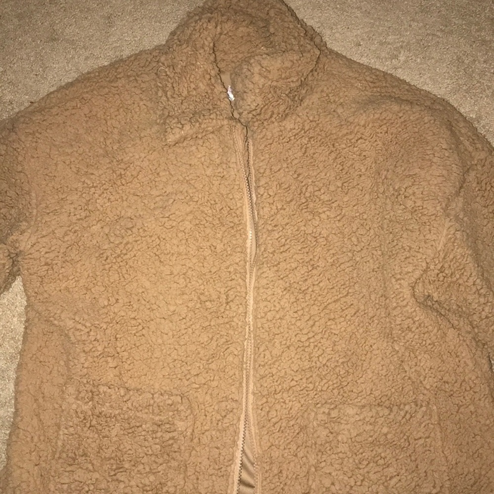 Fur collar cost/ puffer jacket.